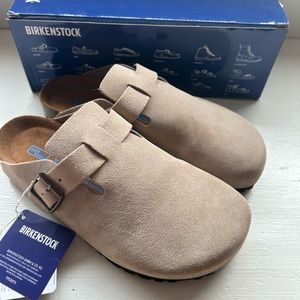 BRAND NEW WITH TAGS BIRKENSTOCK CLOGS ( COLOR TAUPE)